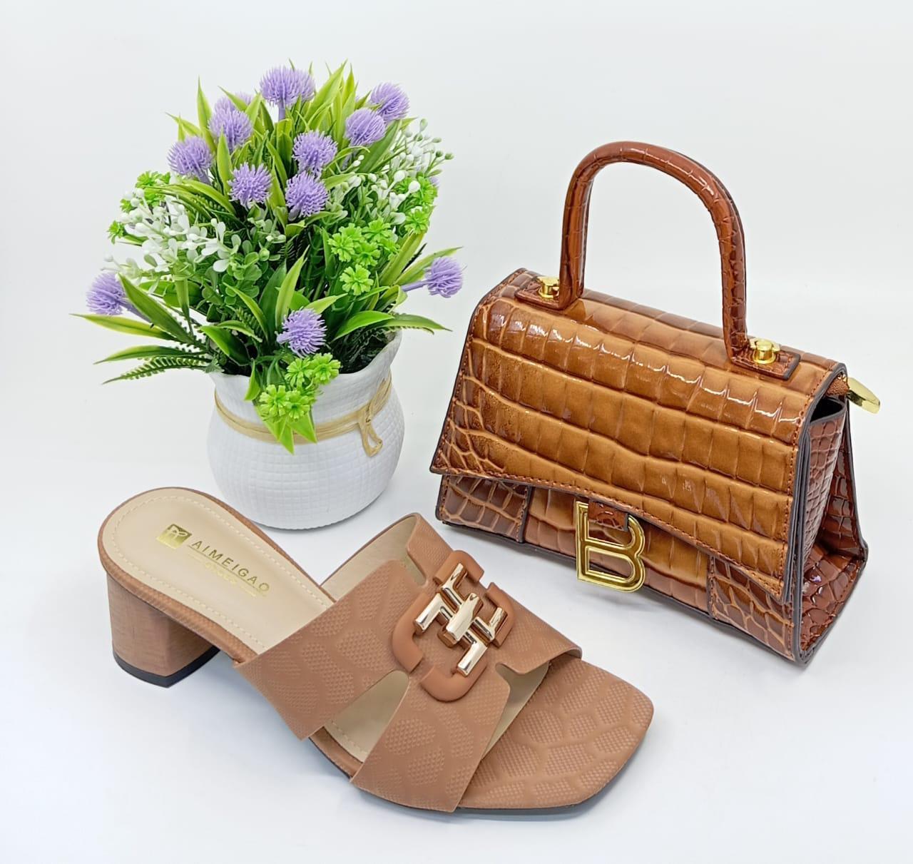 Elegant Croc-Embossed Design Trendy Slip-On Style