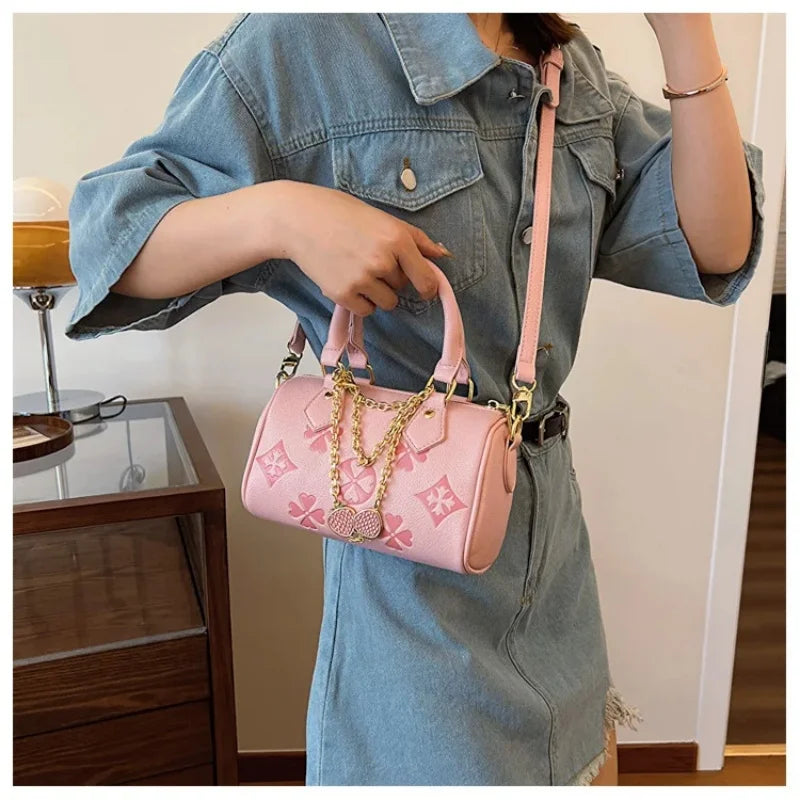 Women's Shoulder Bag Four Leaf Strawberry Diamond Pendant Chain Bag Fashion Crossbody Bag Underarm Bag