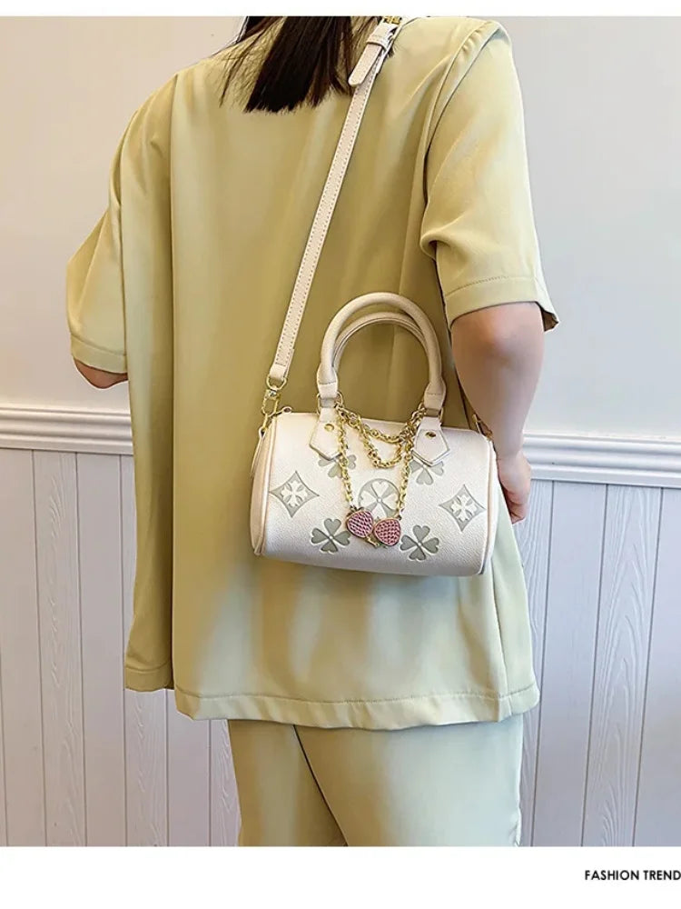 Women's Shoulder Bag Four Leaf Strawberry Diamond Pendant Chain Bag Fashion Crossbody Bag Underarm Bag