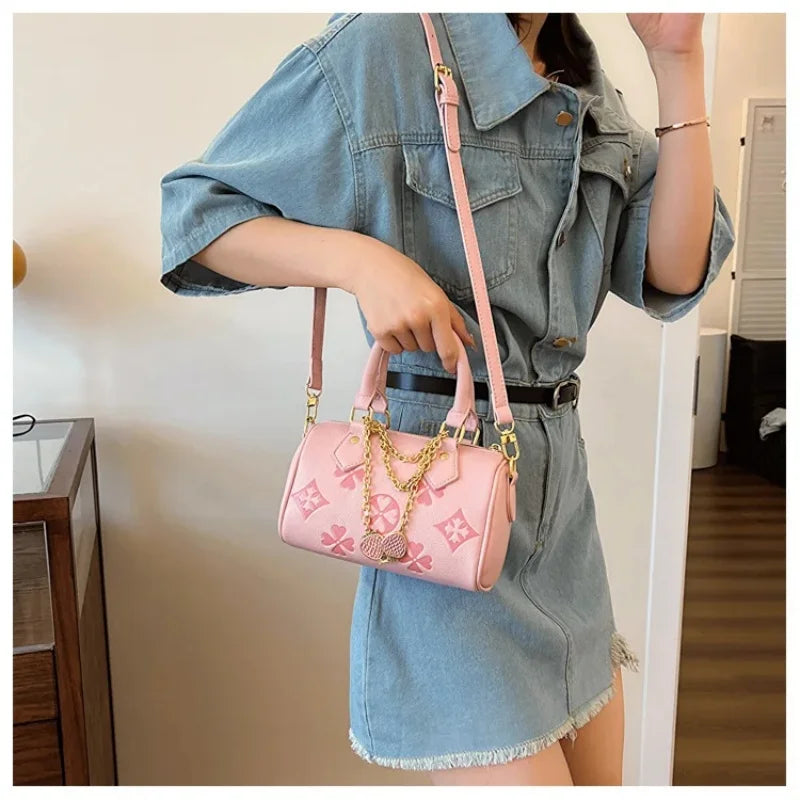 Women's Shoulder Bag Four Leaf Strawberry Diamond Pendant Chain Bag Fashion Crossbody Bag Underarm Bag