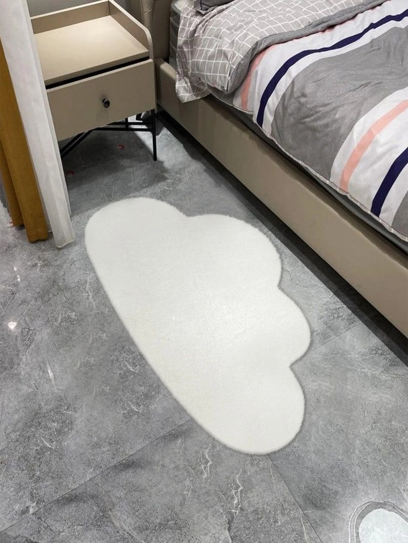 1 imitation hair-free cartoon white cloud non-slip living room, bedroom carpet floor mat, bedside plush decoration, foot neat