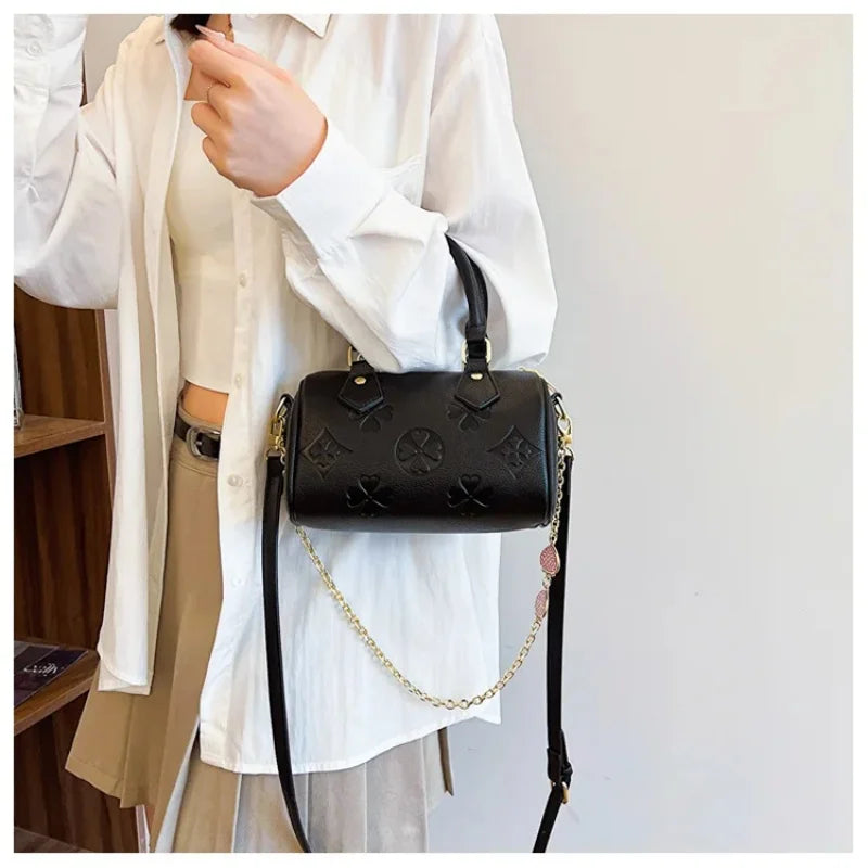 Women's Shoulder Bag Four Leaf Strawberry Diamond Pendant Chain Bag Fashion Crossbody Bag Underarm Bag