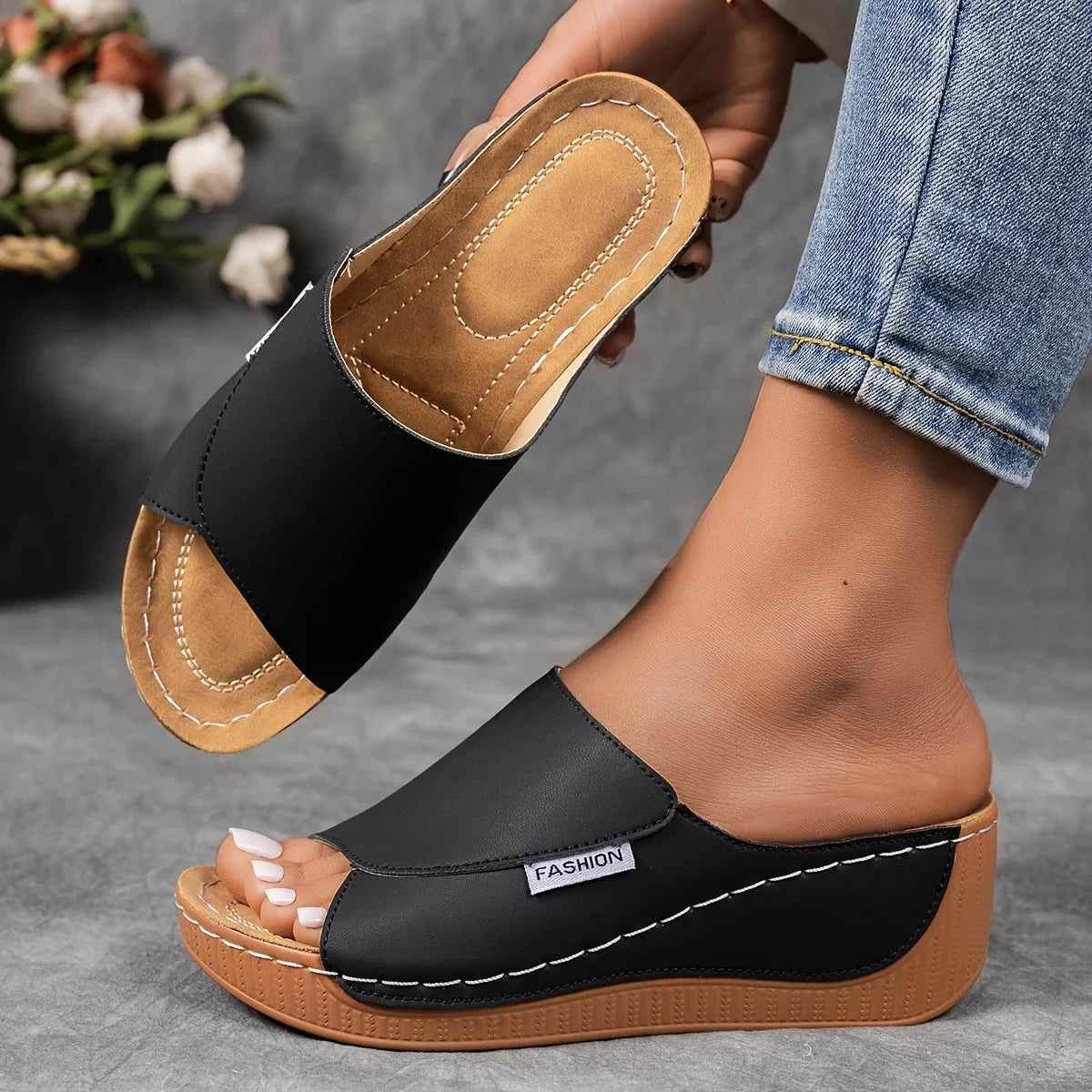 Women Wedge Slippers Summer 2025 New Fashion Slippers Open Toe Breathable Sandals Comfortable Buckle Woman Shoes Slides Women