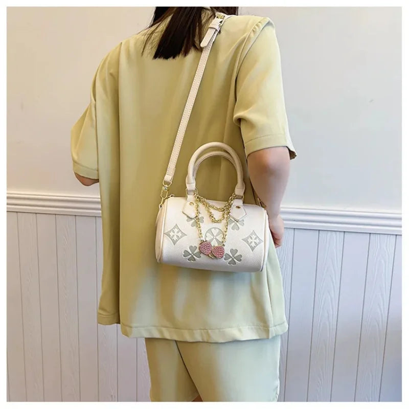 Women's Shoulder Bag Four Leaf Strawberry Diamond Pendant Chain Bag Fashion Crossbody Bag Underarm Bag