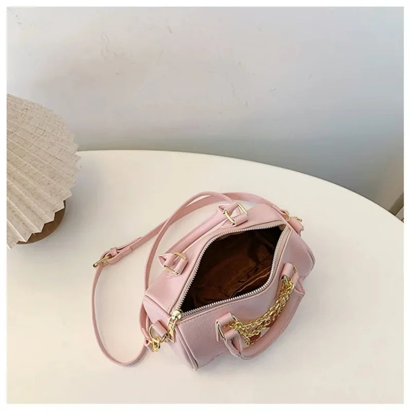 Women's Shoulder Bag Four Leaf Strawberry Diamond Pendant Chain Bag Fashion Crossbody Bag Underarm Bag
