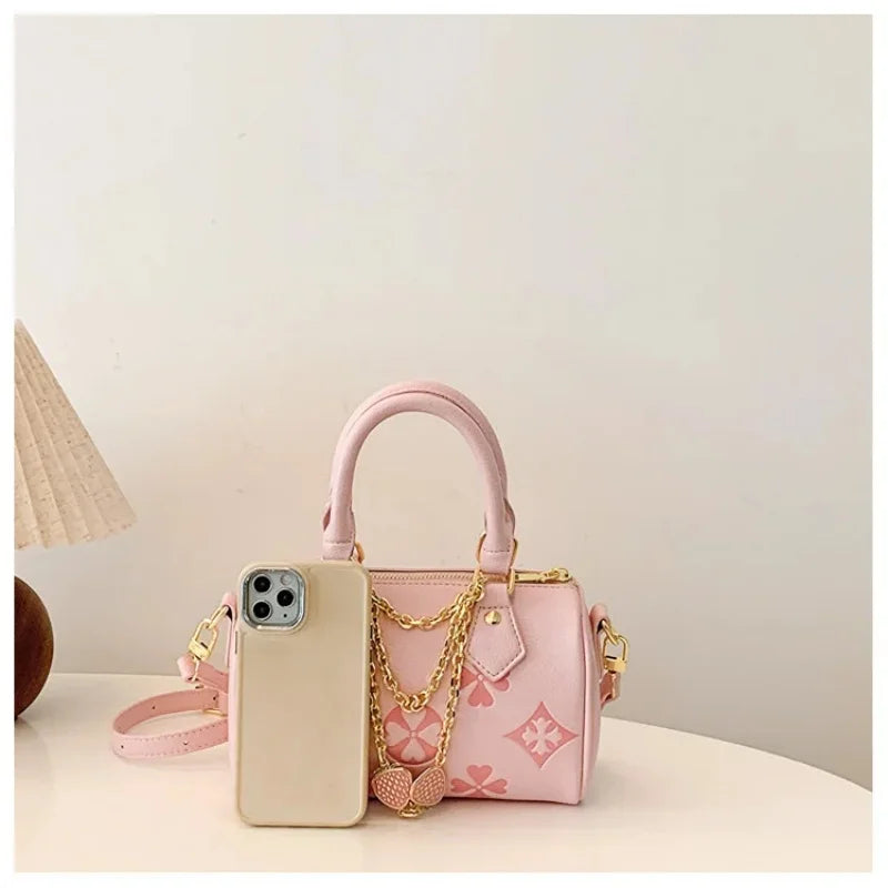 Women's Shoulder Bag Four Leaf Strawberry Diamond Pendant Chain Bag Fashion Crossbody Bag Underarm Bag