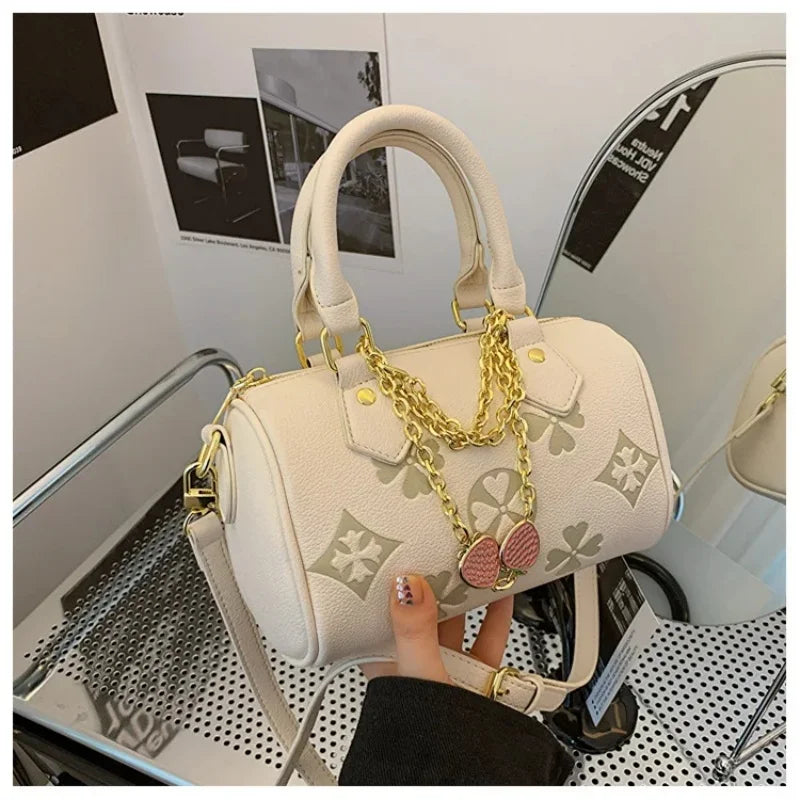 Women's Shoulder Bag Four Leaf Strawberry Diamond Pendant Chain Bag Fashion Crossbody Bag Underarm Bag