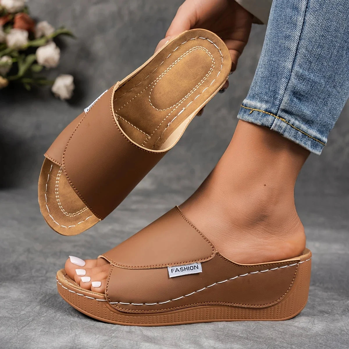 Women Wedge Slippers Summer 2025 New Fashion Slippers Open Toe Breathable Sandals Comfortable Buckle Woman Shoes Slides Women
