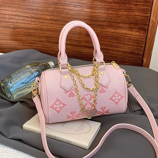 Women's Shoulder Bag Four Leaf Strawberry Diamond Pendant Chain Bag Fashion Crossbody Bag Underarm Bag