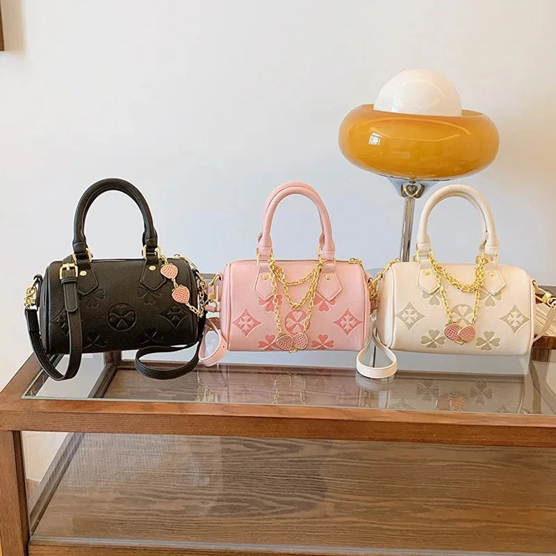 Women's Shoulder Bag Four Leaf Strawberry Diamond Pendant Chain Bag Fashion Crossbody Bag Underarm Bag